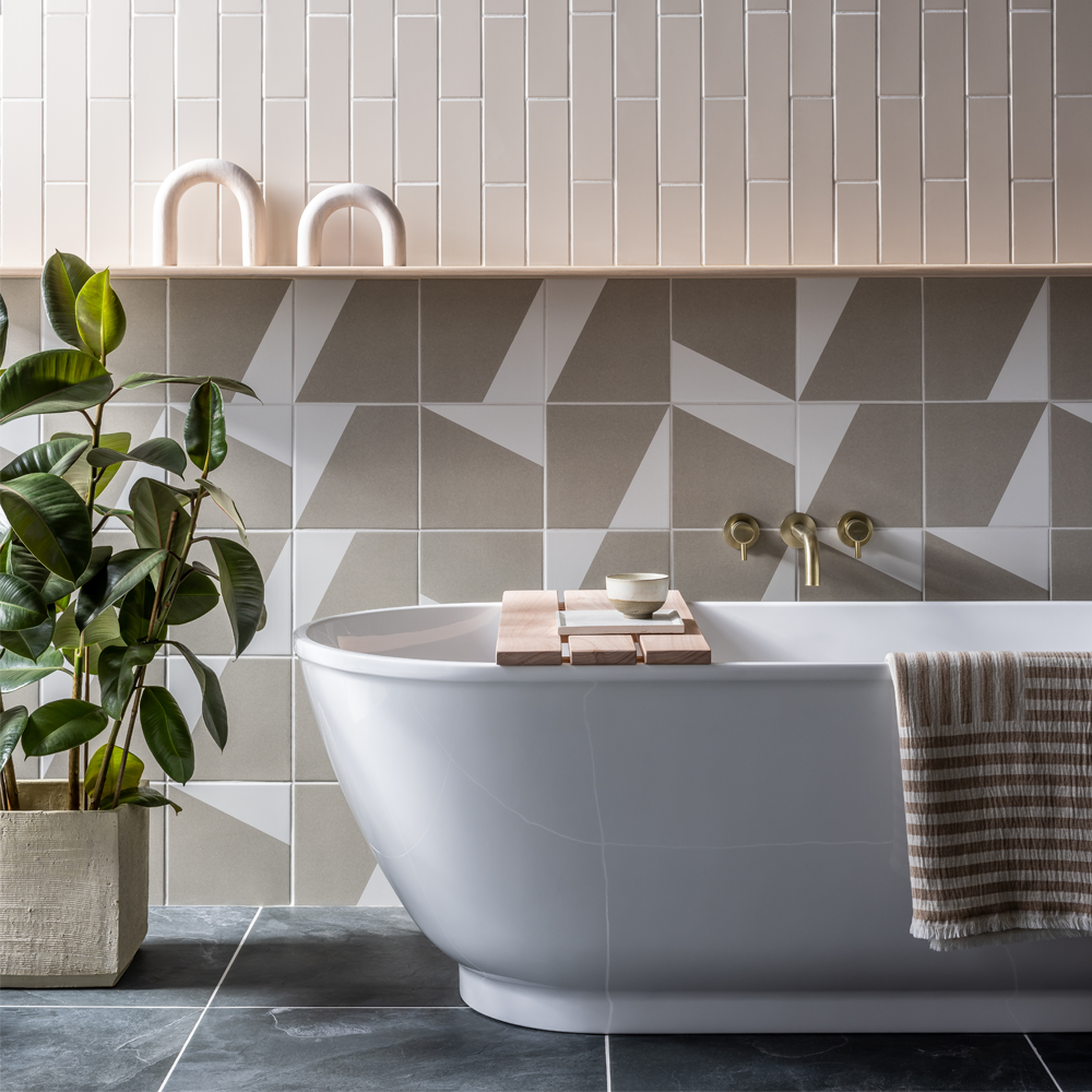 Arezzo Fluted Round Brushed Brass Wall Mounted (3TH) Bath Filler Tap 5 Arezzo Fluted Round Brushed Brass Wall Mounted (3TH) Bath Filler Tap - Image 3